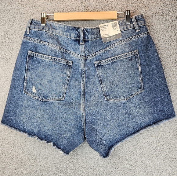 DL1961 Emilie Shorts Sz 33High Rise Vintage Raw Hem Distressed Med Wash - Picture 7 of 10